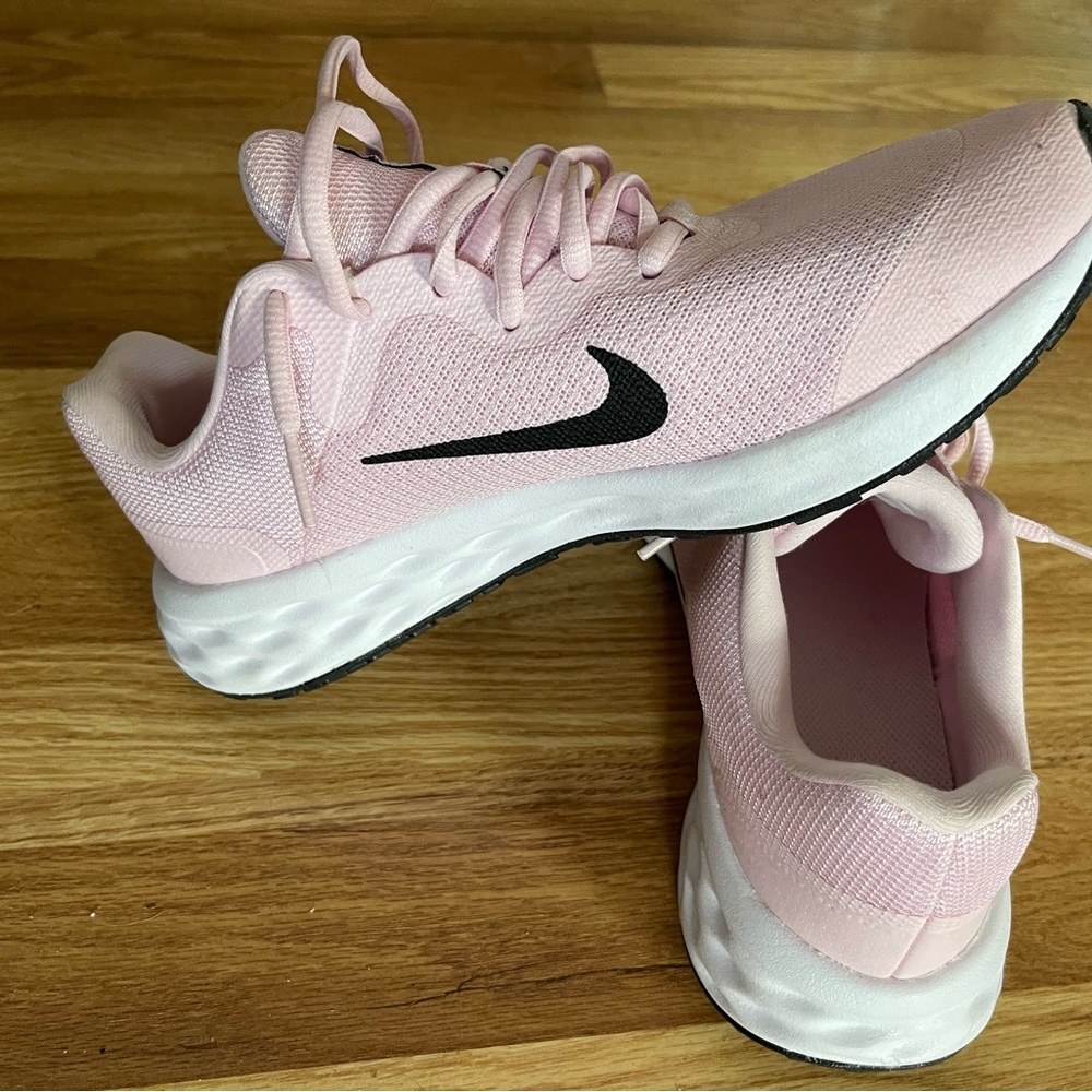 Nike running tennis shoes beautiful pretty pink with a black swish. - Picture 6 of 8